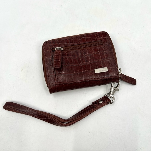 WALLETBE Woman's Croco Embossed Leather Wallet Card Holder Wristlet - Picture 1 of 10